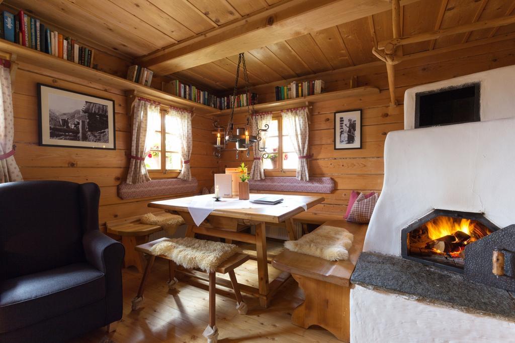 Almdorf Seinerzeit Hotel Wiedweg Kamer foto